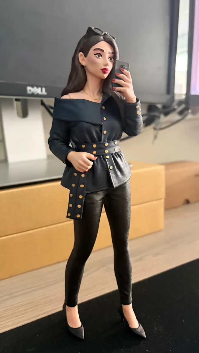 Telefonla selfie çeken kişiye özel mini anahtarlık figürü